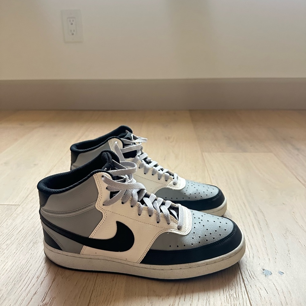 Nike Men's Black and Gray Sneakers - Picture 3 of 3